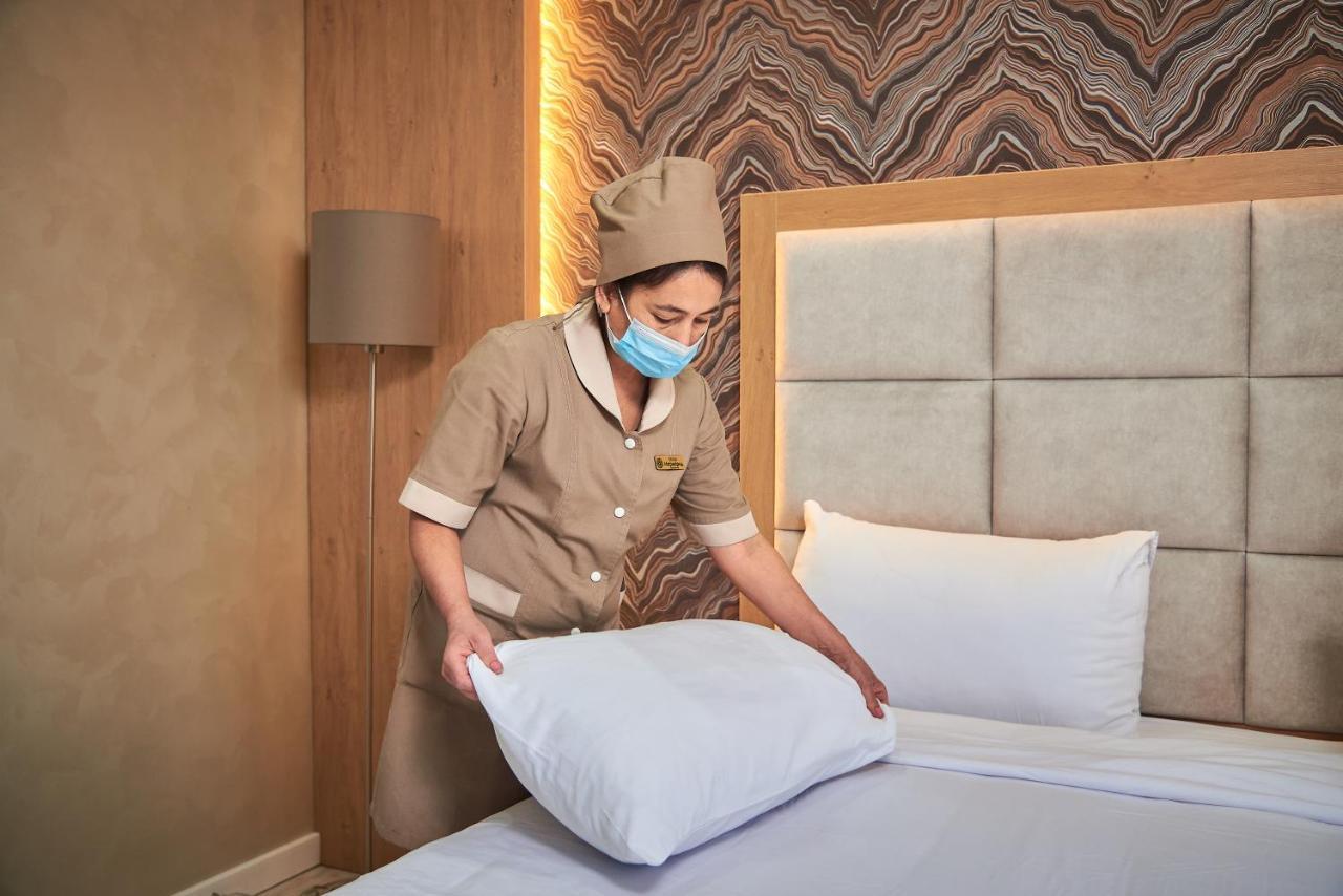 Edem Hotel Turkistan Екстериор снимка